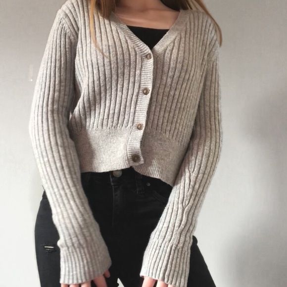 gray cropped sweater - Picture 2 of 4